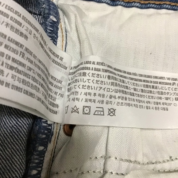 Abercrombie & Fitch The Boyfriend Mid Rise Distressed Jeans. - Picture 9 of 10